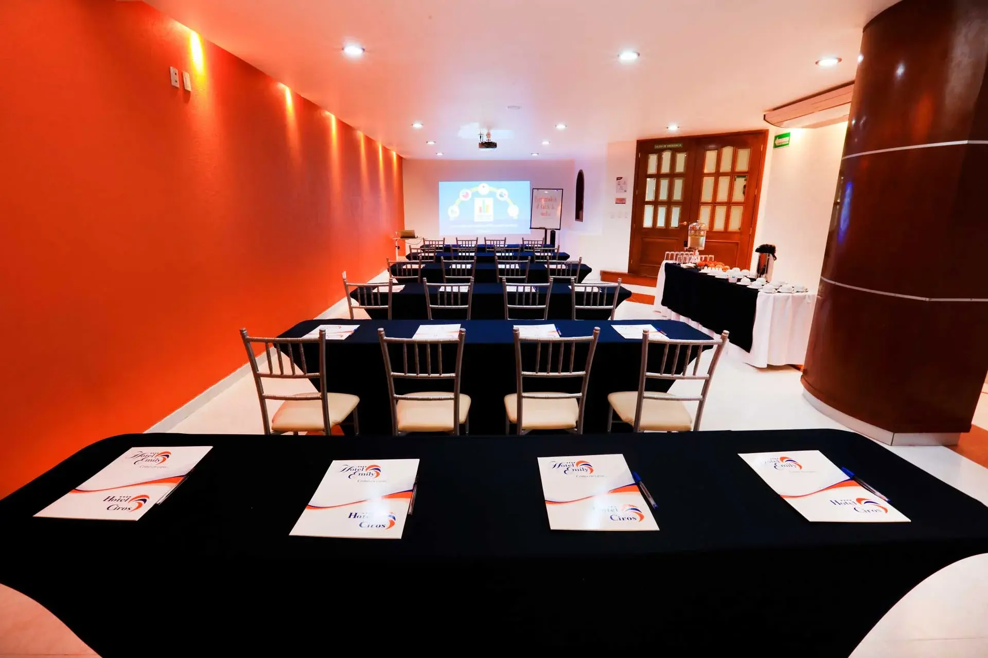 img_hotel_emily_naranja2