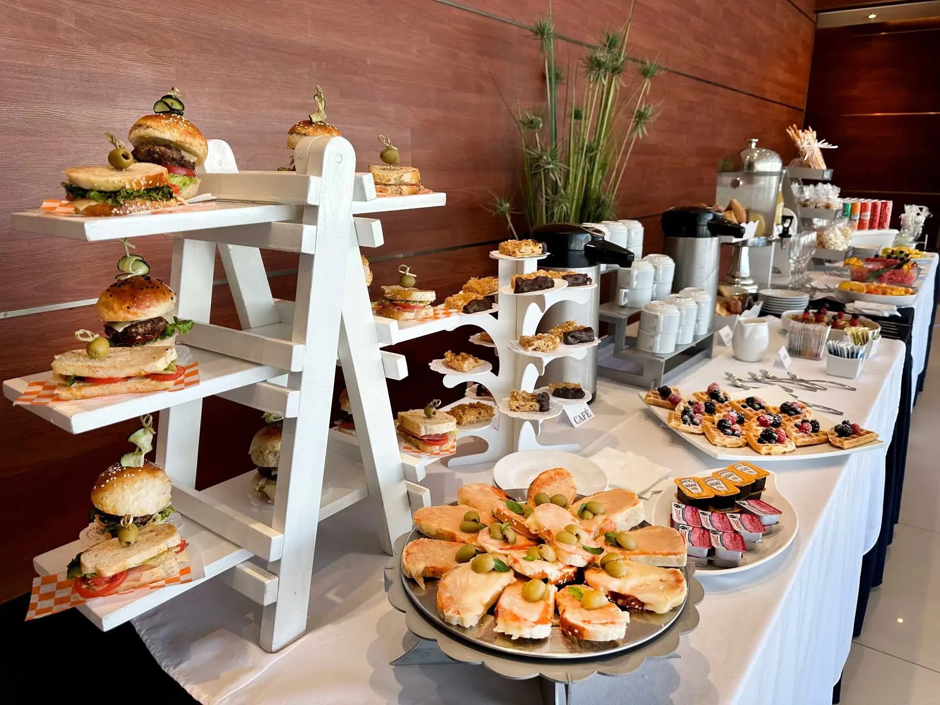 img_hotel_emily_salones6