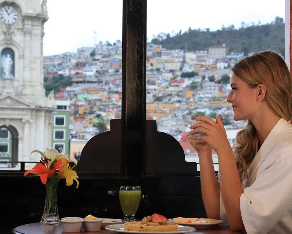 img_hotel_emily_jrsuite_3