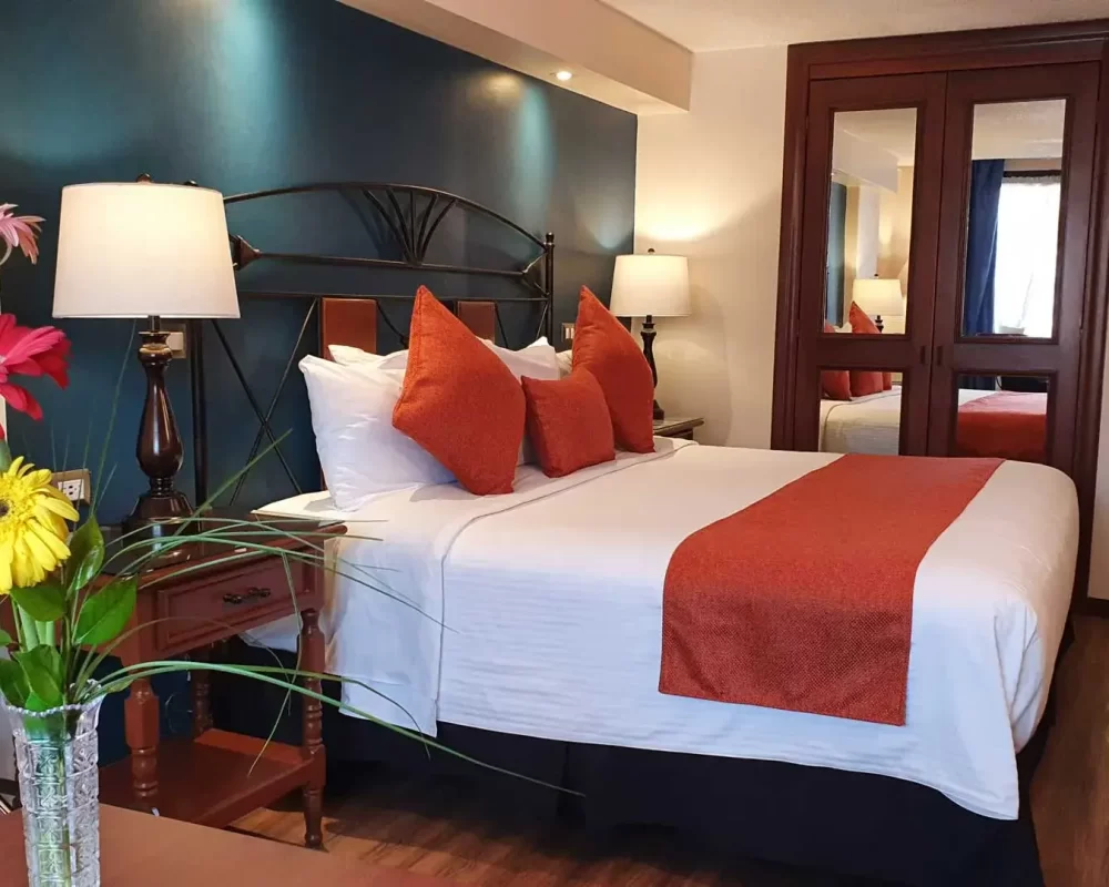 img_hotel_emily_suite_full_1